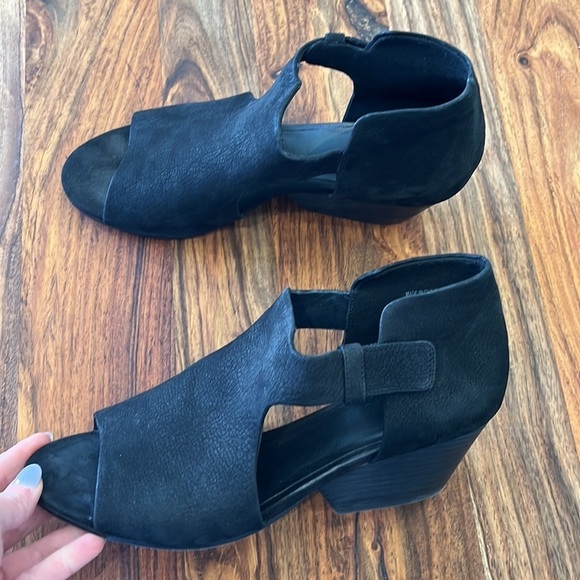 Eileen Fisher Iris Black Tumbled Nubuck Heeled Cut Out Sandal Size 8.5 - Picture 2 of 12